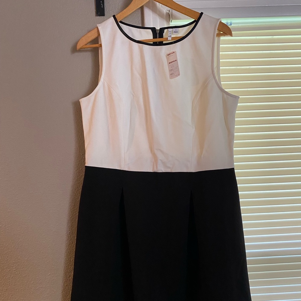 NWT Elle Black & White Sleeveless Dress, 14